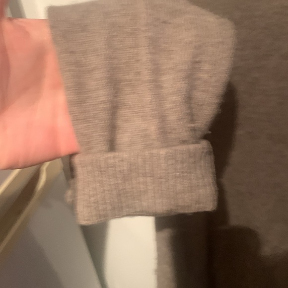 Stunning Pure Luxe 100% Cashmere shall from Tahari SZ L 🔥 - Picture 7 of 9